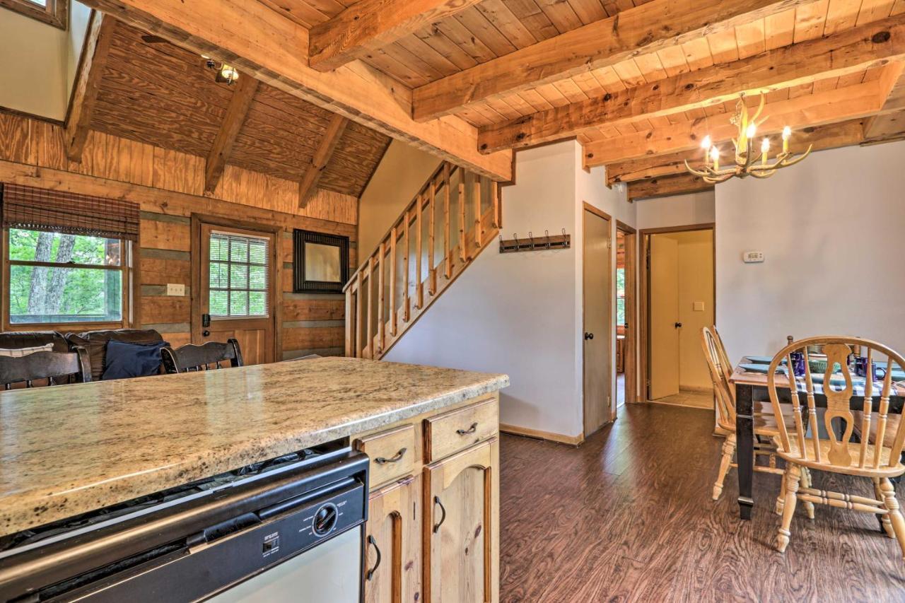 Gatlinburg Escape With Hot Tub, Deck And Mtn View Villa Exterior photo