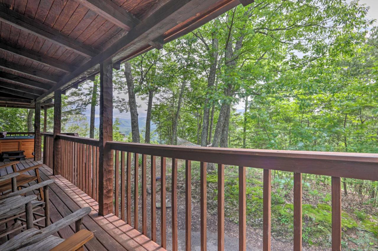 Gatlinburg Escape With Hot Tub, Deck And Mtn View Villa Exterior photo